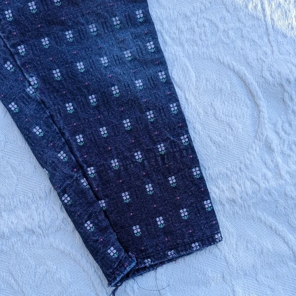 Vintage OshKosh║Floral Denim Overalls║Size 4T - Picture 3 of 8